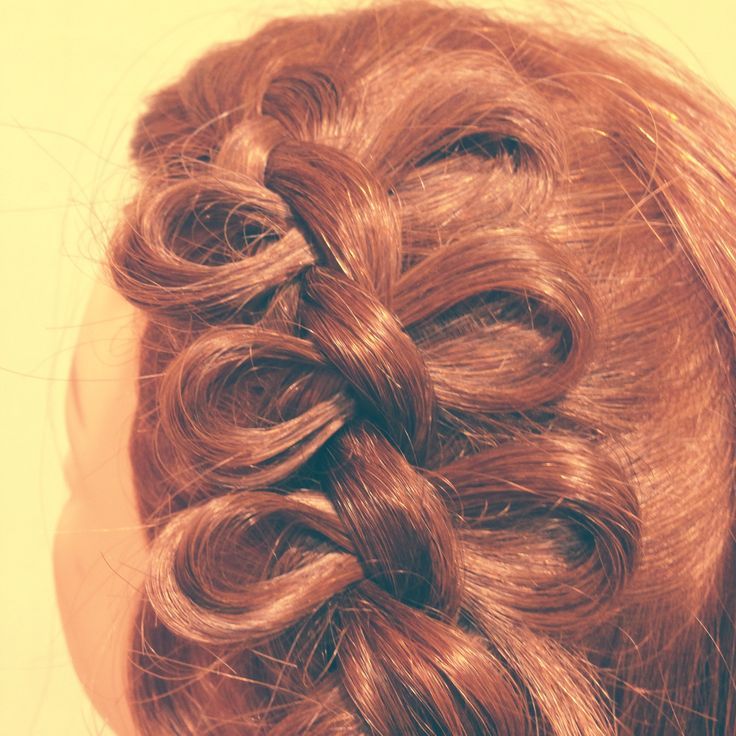 Unleashing Femininity: 10 Adorable Braid Styles♡にて紹介している画像