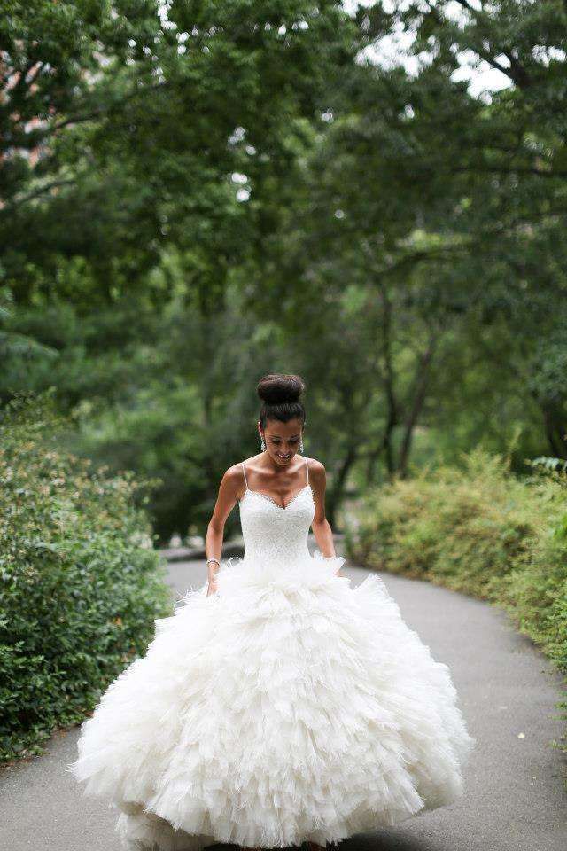 Monique Lhuillier's Exquisite Dresses: A Favorite Among International Celebrities with Attention to Detail!にて紹介している画像