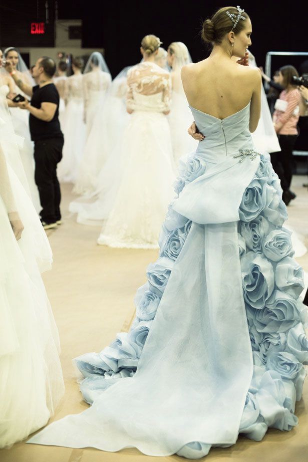 Monique Lhuillier's 2015 Collection: Check Out the Latest Dresses from This Popular Brand!にて紹介している画像