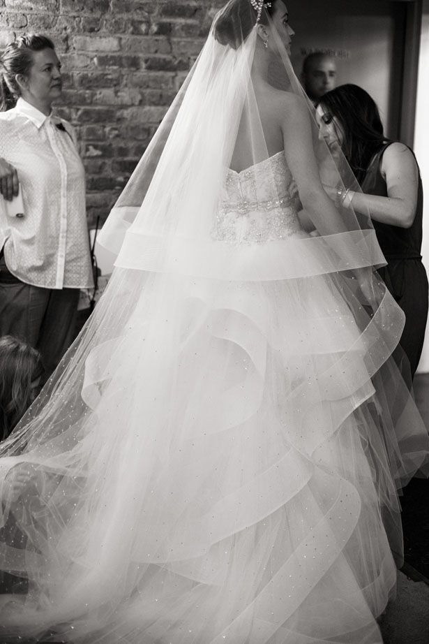 Monique Lhuillier's 2015 Collection: Check Out the Latest Dresses from This Popular Brand!にて紹介している画像