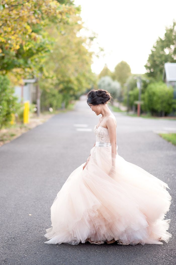 Monique Lhuillier's Exquisite Dresses: A Favorite Among International Celebrities with Attention to Detail!にて紹介している画像