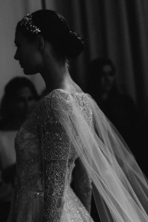 Monique Lhuillier's 2015 Collection: Check Out the Latest Dresses from This Popular Brand!にて紹介している画像
