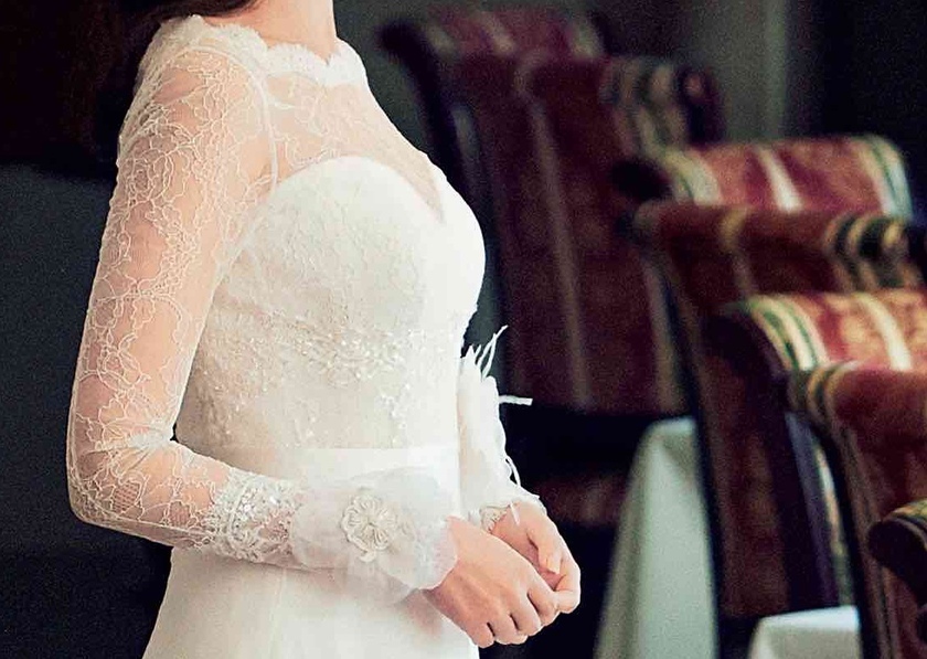 Elegant & Classic: A Special Feature on Lace Long Sleeve Wedding Dresses ♩にて紹介している画像