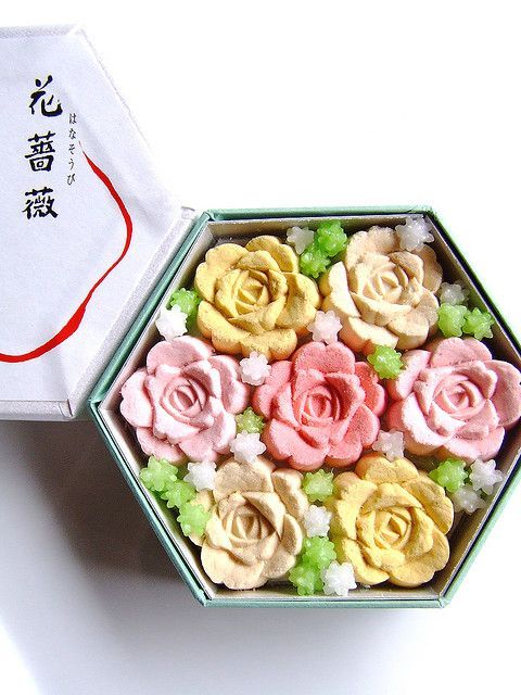 Perfect for Traditional Gifts ♡ Beautiful Spring-colored Wagashi Crafted with Love by Artisansにて紹介している画像