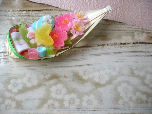 Perfect for Traditional Gifts ♡ Beautiful Spring-colored Wagashi Crafted with Love by Artisansにて紹介している画像