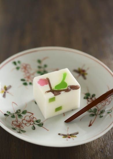 Perfect for Traditional Gifts ♡ Beautiful Spring-colored Wagashi Crafted with Love by Artisansにて紹介している画像