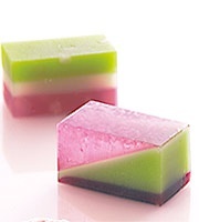 Perfect for Traditional Gifts ♡ Beautiful Spring-colored Wagashi Crafted with Love by Artisansにて紹介している画像