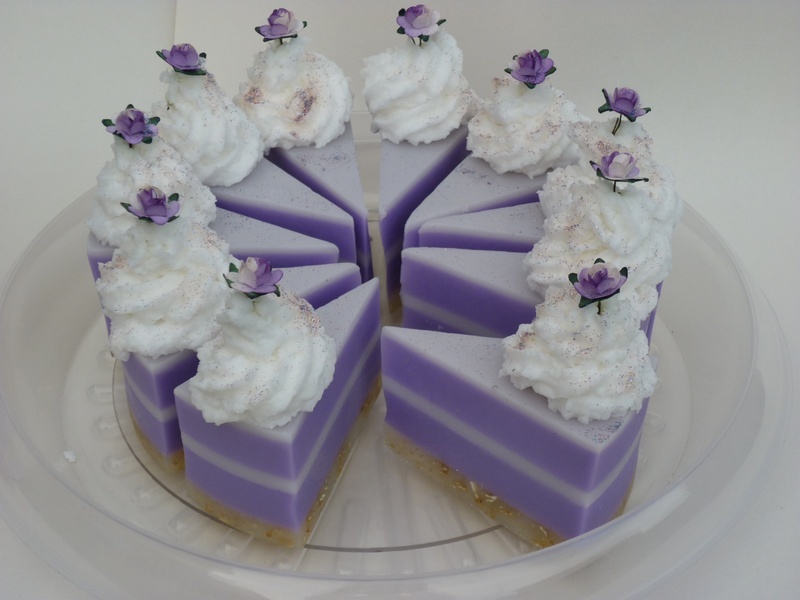 おいしそうだけど、食べられない?!石鹸で作るソープケーキが最高に可愛い♡にて紹介している画像