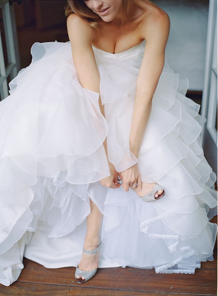 Sold Your Soul to the Devil: Jimmy Choo's Magical Shoes are the Ultimate Weapon for Stylish Womenにて紹介している画像