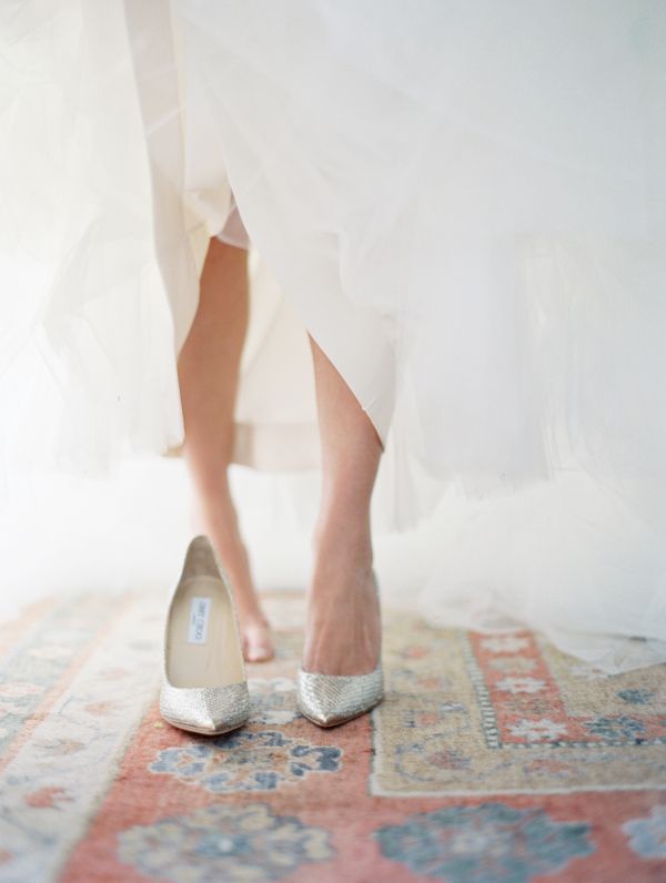 Sold Your Soul to the Devil: Jimmy Choo's Magical Shoes are the Ultimate Weapon for Stylish Womenにて紹介している画像