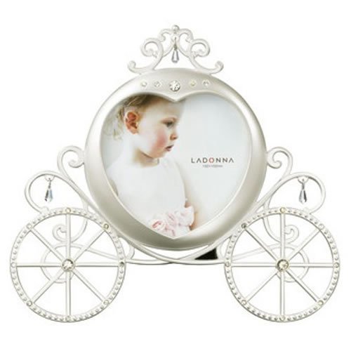 Cinderella and Charming Prince: A Romantic 'Pumpkin Carriage Photo Frame' ♡にて紹介している画像