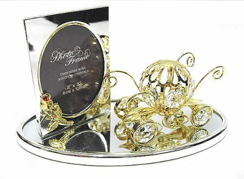 Cinderella and Charming Prince: A Romantic 'Pumpkin Carriage Photo Frame' ♡にて紹介している画像
