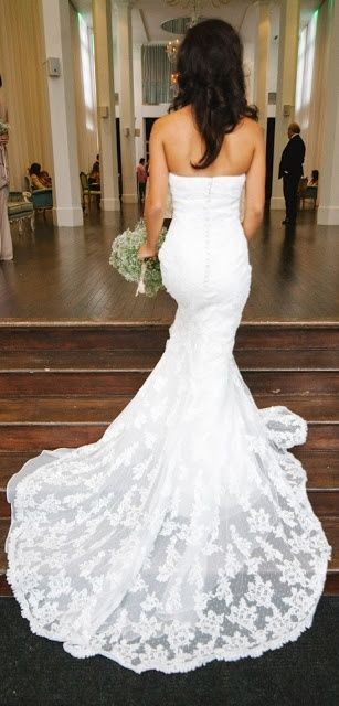 The Allure of the Hourglass: Enchanted by the Beautiful Fit of Mermaid Dressesにて紹介している画像