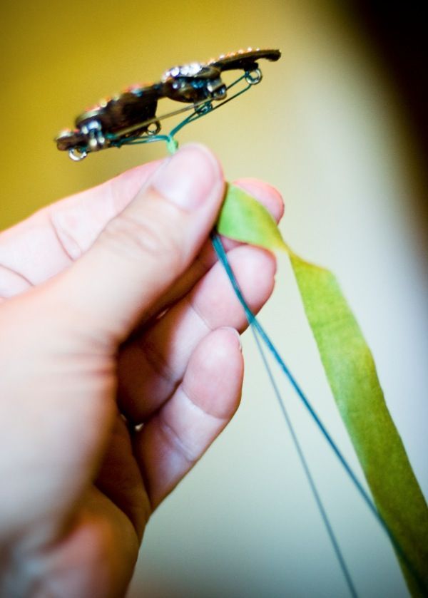 Too Cute! Brooch Bouquets: A Floral Arrangement that Bundles Wonderful Memories ♡にて紹介している画像