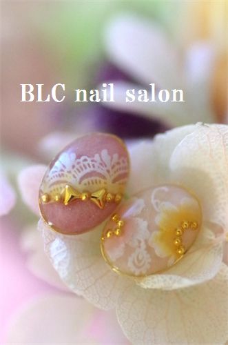 最旬ネイルはコレ！ぷっくり&クリアが可愛いブローチネイルが来ている！にて紹介している画像