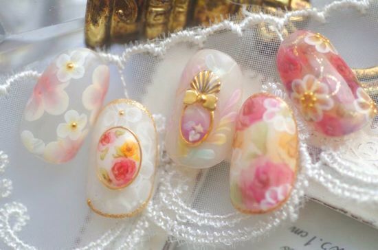 最旬ネイルはコレ！ぷっくり&クリアが可愛いブローチネイルが来ている！にて紹介している画像