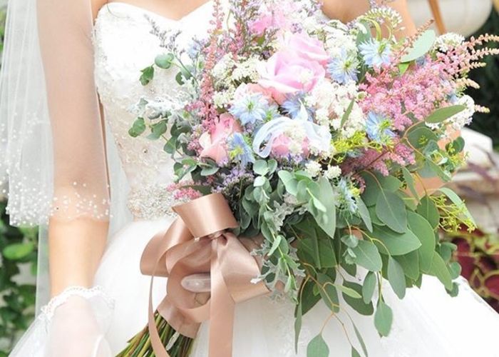 お花が溢れ出るシャワーブーケのデザインまとめ Marry マリー
