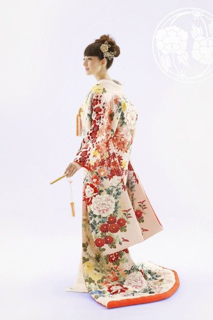 "Becoming a Beautiful and Radiant Bride: The Maiden-Colored Uchikake Garners Attention Worldwide!"にて紹介している画像