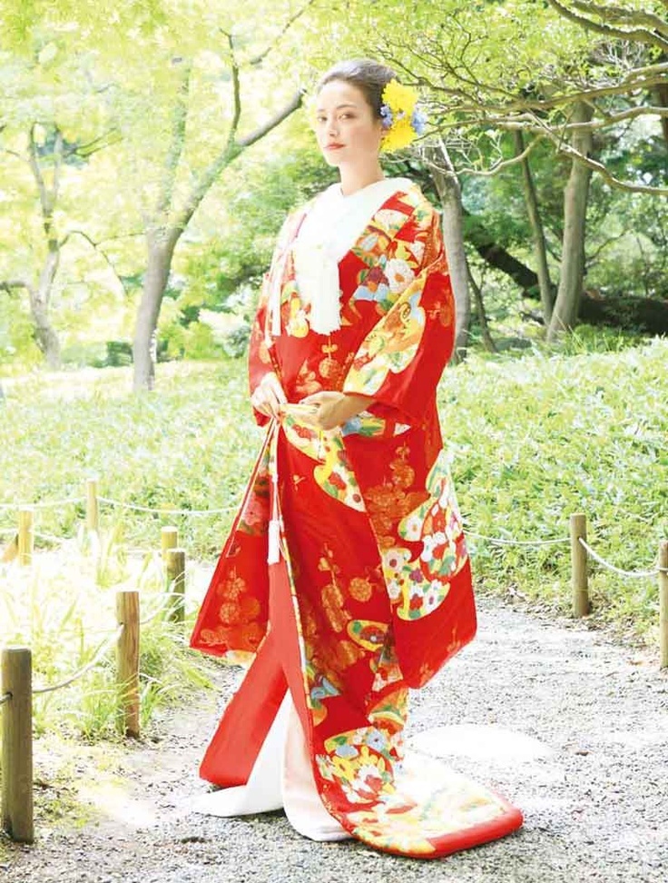 "Becoming a Beautiful and Radiant Bride: The Maiden-Colored Uchikake Garners Attention Worldwide!"にて紹介している画像