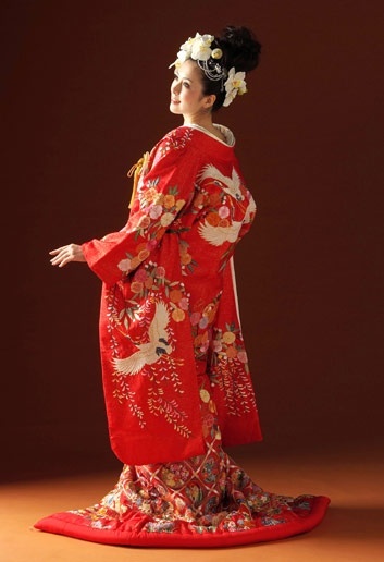 "Becoming a Beautiful and Radiant Bride: The Maiden-Colored Uchikake Garners Attention Worldwide!"にて紹介している画像