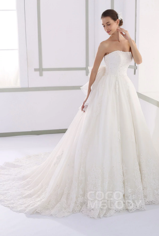 胸きゅんドレスが5万円から♡リーズナブルなのにすべてが可愛すぎる『ココメロディ』のドレスカタログ♩にて紹介している画像