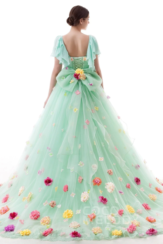 胸きゅんドレスが5万円から♡リーズナブルなのにすべてが可愛すぎる『ココメロディ』のドレスカタログ♩にて紹介している画像