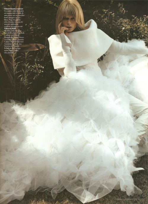 "Can't Stop Dreaming! Captivated by Chanel's Exquisite Haute Couture Dresses ♡"にて紹介している画像