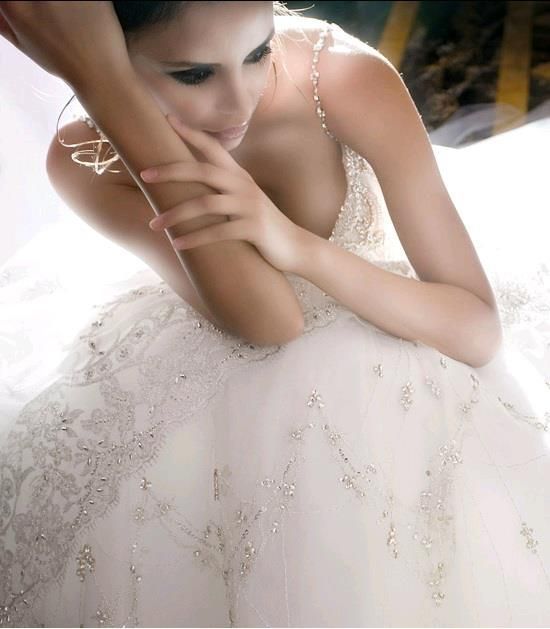 "Can't Stop Dreaming! Captivated by Chanel's Exquisite Haute Couture Dresses ♡"にて紹介している画像