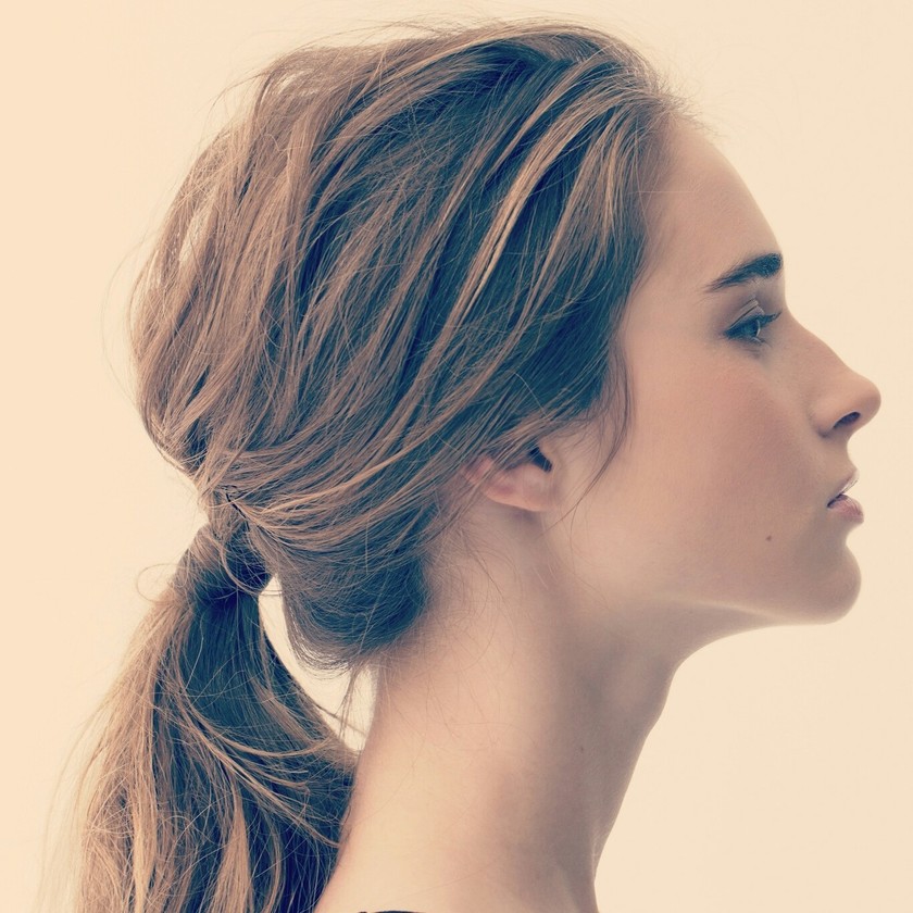 Chic Floral Accents for a Cute and Seductive Bridal Hair Catalog: The Ideal Combination!にて紹介している画像