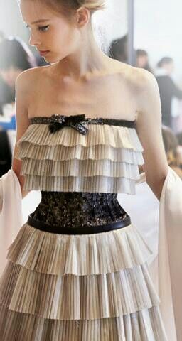 "Can't Stop Dreaming! Captivated by Chanel's Exquisite Haute Couture Dresses ♡"にて紹介している画像