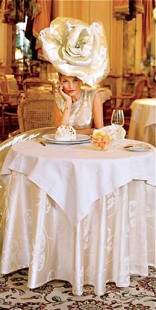 "Can't Stop Dreaming! Captivated by Chanel's Exquisite Haute Couture Dresses ♡"にて紹介している画像