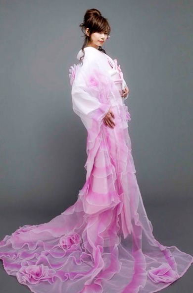 YUMI KATSURA: Japan's Proud Wedding Dress Brand by Yumi Katsura♡にて紹介している画像