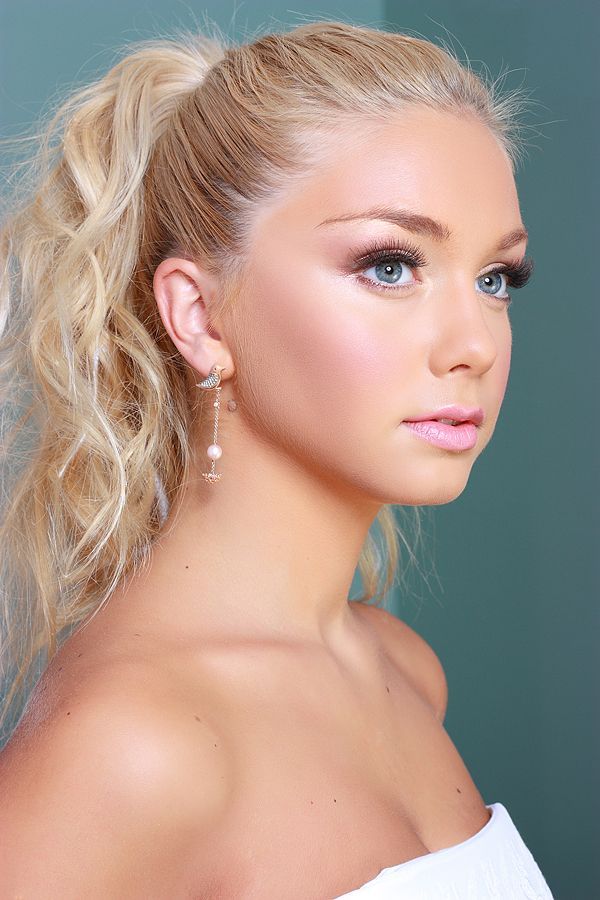 いつものお団子&ポニーテールにひとひねり♡お団子とポニーテールの、ブライダルヘア用可愛いアレンジ特集♡にて紹介している画像