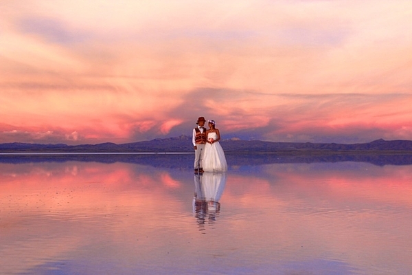 壮大！感動！死ぬまでに行きたいウユニ塩湖で迎えるウェディングがとっても素敵♡にて紹介している画像