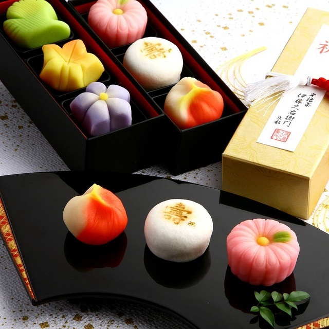 "This is Definitely Worthy of Being Called Wagashi! The Adorable Kimono-patterned Cupcakes Delight Me♡"にて紹介している画像