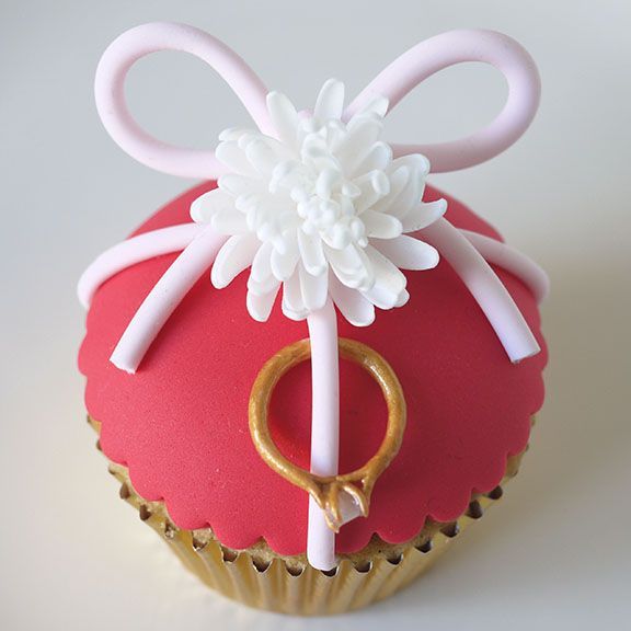 "This is Definitely Worthy of Being Called Wagashi! The Adorable Kimono-patterned Cupcakes Delight Me♡"にて紹介している画像