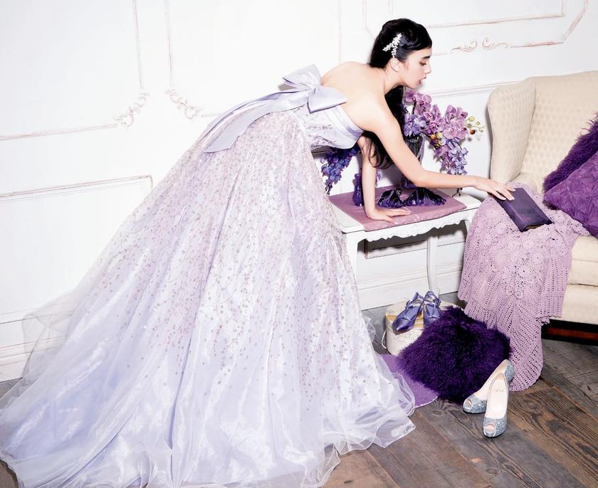 Elegant & Glamorous: A Special Feature on Adorable Lavender-Colored Dresses That Are Currently in the Spotlight! ♡にて紹介している画像