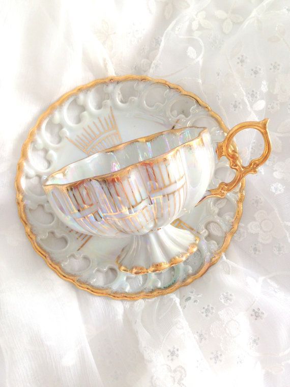 この発想なかった！ティーカップにお花を詰め込むフラワーアレンジメント♡にて紹介している画像