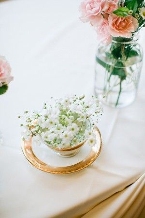 この発想なかった！ティーカップにお花を詰め込むフラワーアレンジメント♡にて紹介している画像