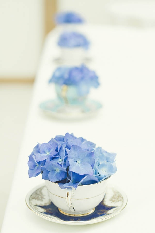 この発想なかった！ティーカップにお花を詰め込むフラワーアレンジメント♡にて紹介している画像