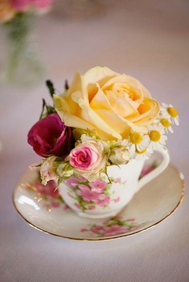 この発想なかった！ティーカップにお花を詰め込むフラワーアレンジメント♡にて紹介している画像