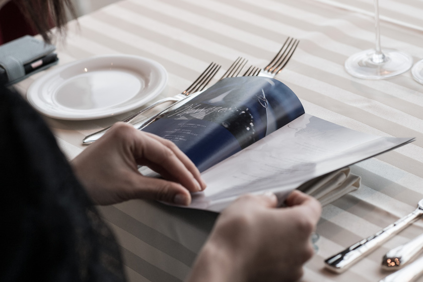 A Comprehensive Guide to What to Include in Your Profile Book for the Reception: From Self-Introductions to DIY Creations ♡にて紹介している画像