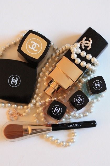 Is the Gift Chanel?! Celebrity-Style Treats with High-End CHANEL Cupcakes♡にて紹介している画像