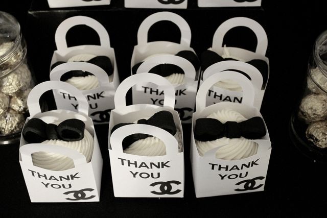 Is the Gift Chanel?! Celebrity-Style Treats with High-End CHANEL Cupcakes♡にて紹介している画像