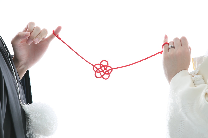 Avoid Childish Items! A List of Stylish Props for Adult-Approved Pre-Wedding Kimono Photo Sessionsにて紹介している画像