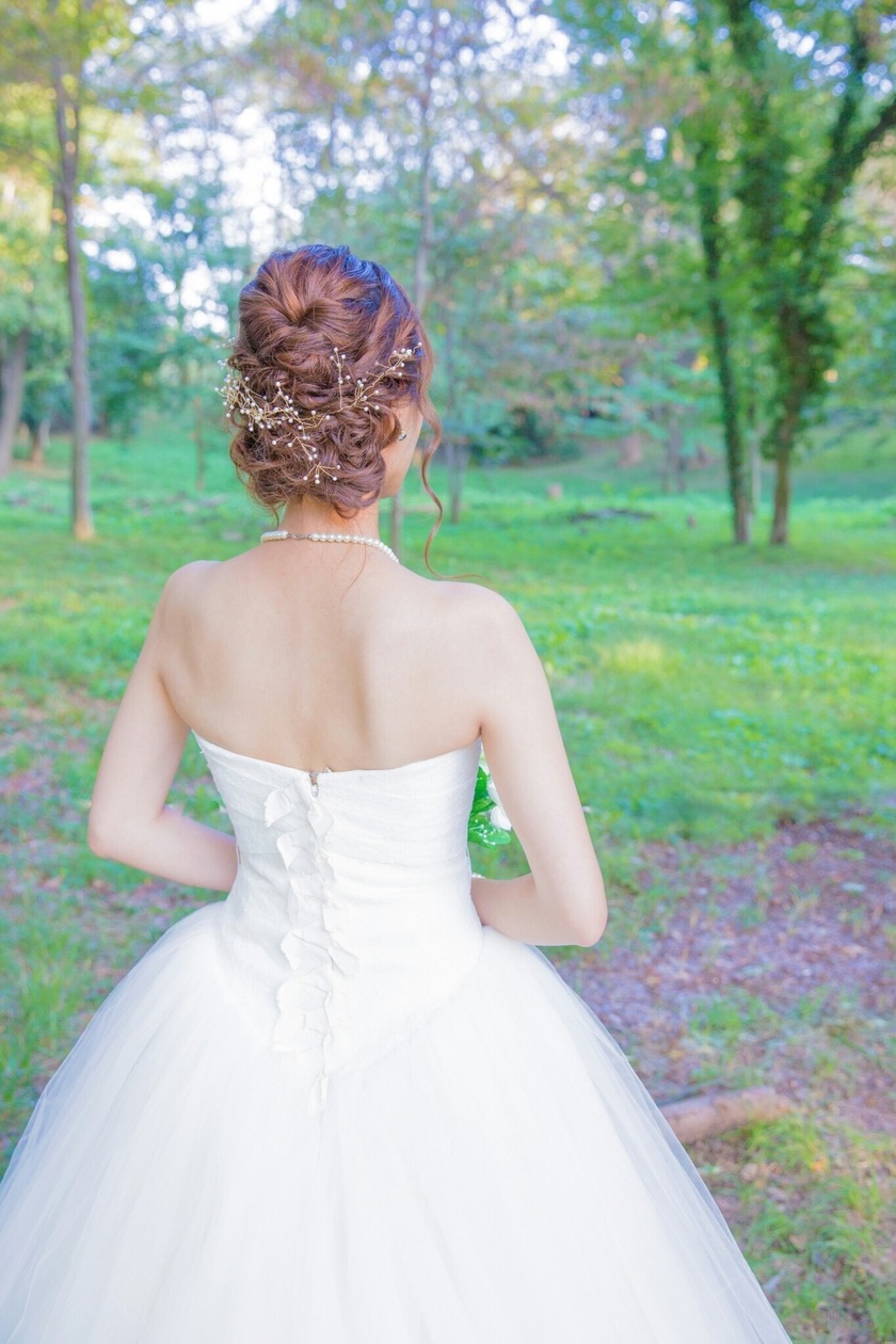 "Bridal Hair Arrangement Catalog: Combining the Best of Both Worlds with Twig Accessories and Flowers ♡"にて紹介している画像