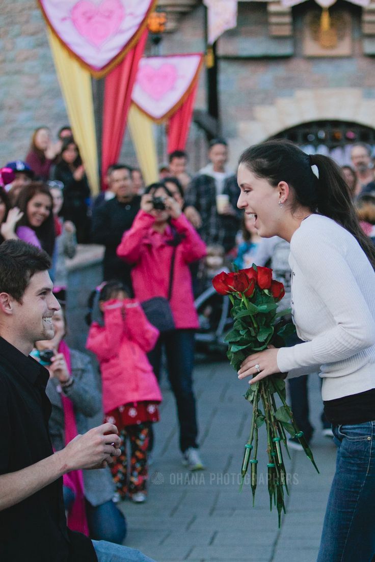 Surrounded by Characters! A Dreamlike Proposal at Disneyland ♡にて紹介している画像