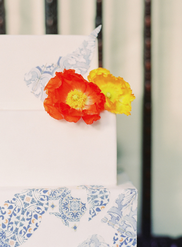 Charming Wedding with Greenery and Poppies at the Villa ♡にて紹介している画像