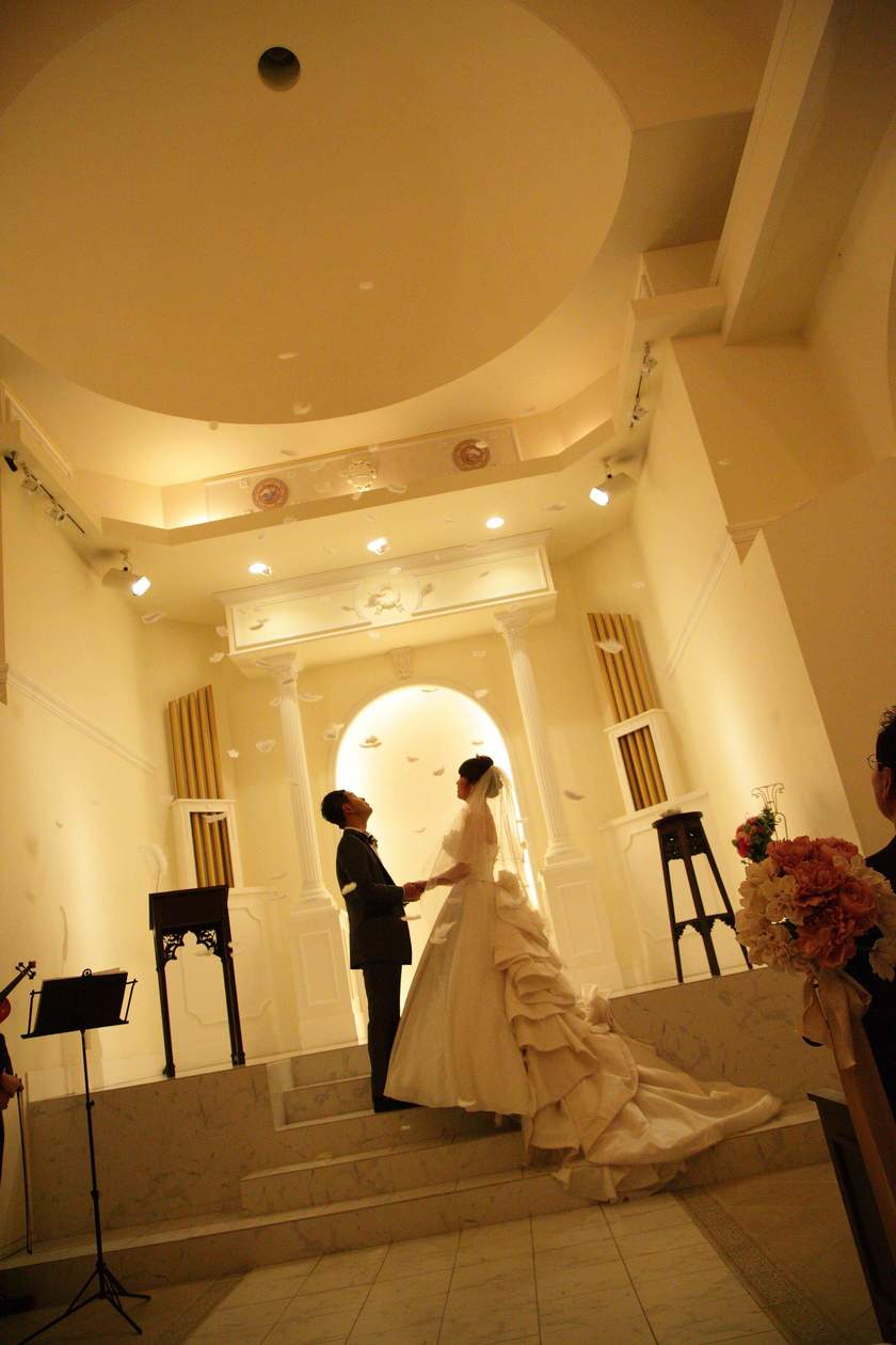 こんな演出初めて見た＊卒花嫁さんがゲストに仕掛けた、結婚式の素敵サプライズアイデアまとめ♡にて紹介している画像