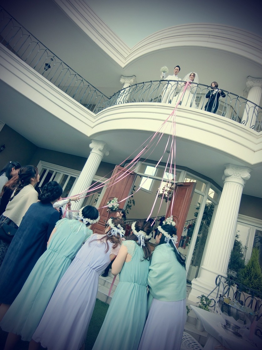 "Recently Increasing Alternative Trends: A Collection of Ideas to Arrange the 'Dozen Roses Ceremony'"にて紹介している画像